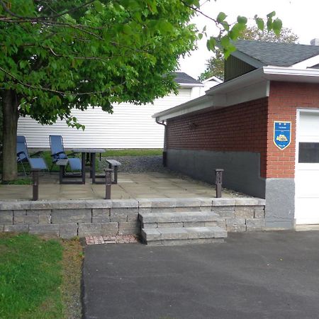 L'Octogone Hotel Coaticook Exterior photo